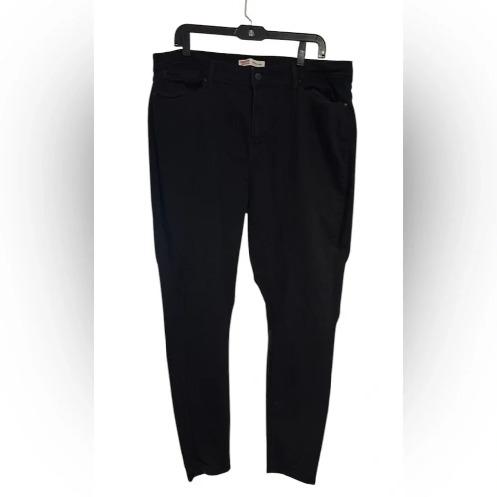 Levi Black hi-rise skinny jeans W35L30